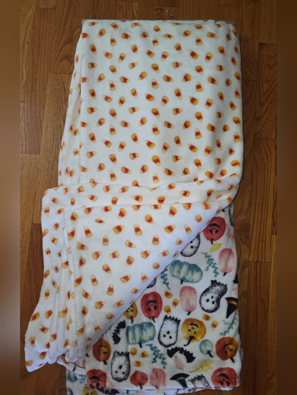 Set of 2 Rachel Ashwell Oversized Halloween Throws - NEW - Picture 4 of 6